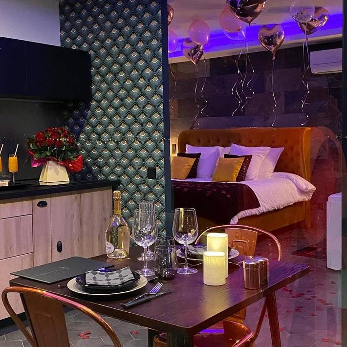 Maison d’hôte pour 2 personnes, avec Jacuzzi et Terrasse ainsi que Jardin et Piscine à Martigues