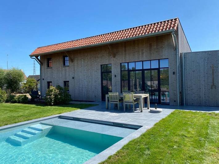 Chambre d’hôte pour 8 personnes, avec Terrasse et Jacuzzi ainsi que Jardin et Piscine à Zuienkerke