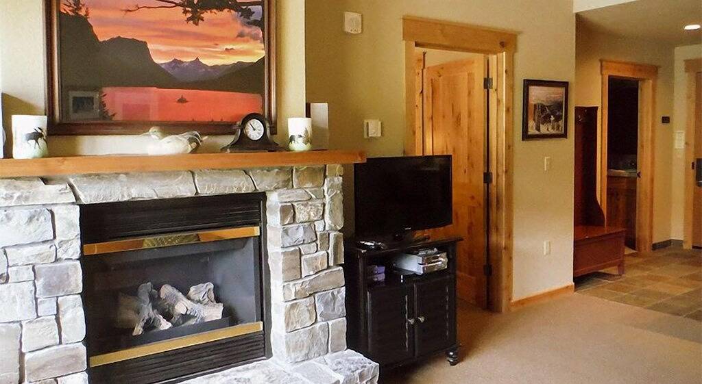 Ganze Wohnung, Deluxe Morning Eagle Apartment mit 1 Schlafzimmer und 1 Bad - Ski In / Ski Out in Glacier-Nationalpark