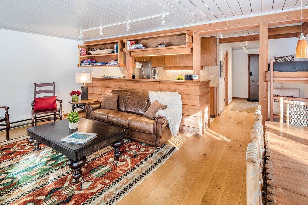 Ganze Wohnung, Außenposten: Hollyhock 2011 in Moose Wilson Road, Grand Teton Nationalpark