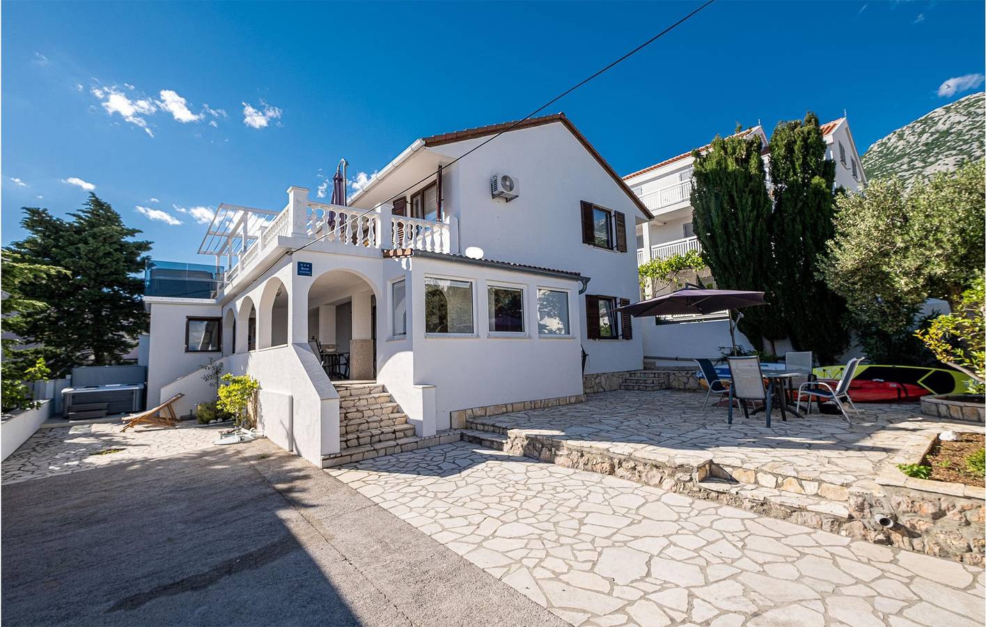Ganze Ferienwohnung, Gemütliche 1-Zimmer-Wohnung an der Küste mit Terrasse und WLAN in Cesarica, Naturpark Velebit