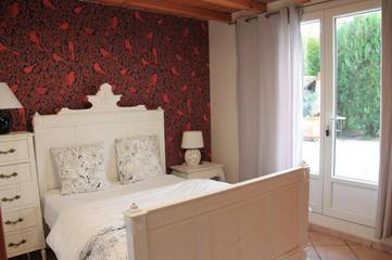 Maison d’hôte pour 7 personnes, avec jardin ainsi que vue et piscine, animaux acceptés à Villeneuve-lès-Avignon