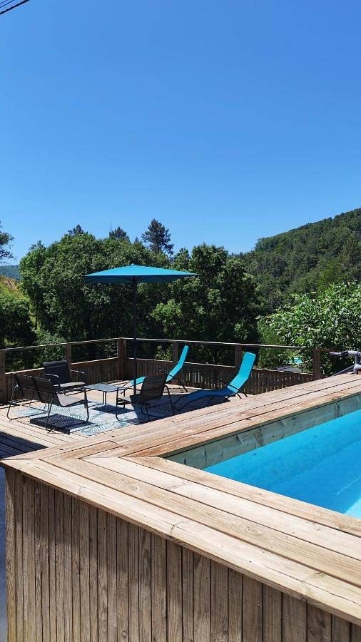 Gîte pour 4 personnes, avec Terrasse et Jardin ainsi que Piscine et Vue à Bordezac