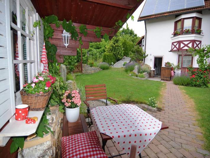 Ferienhaus für 2 Personen, mit Terrasse und Seeblick sowie Garten - 1