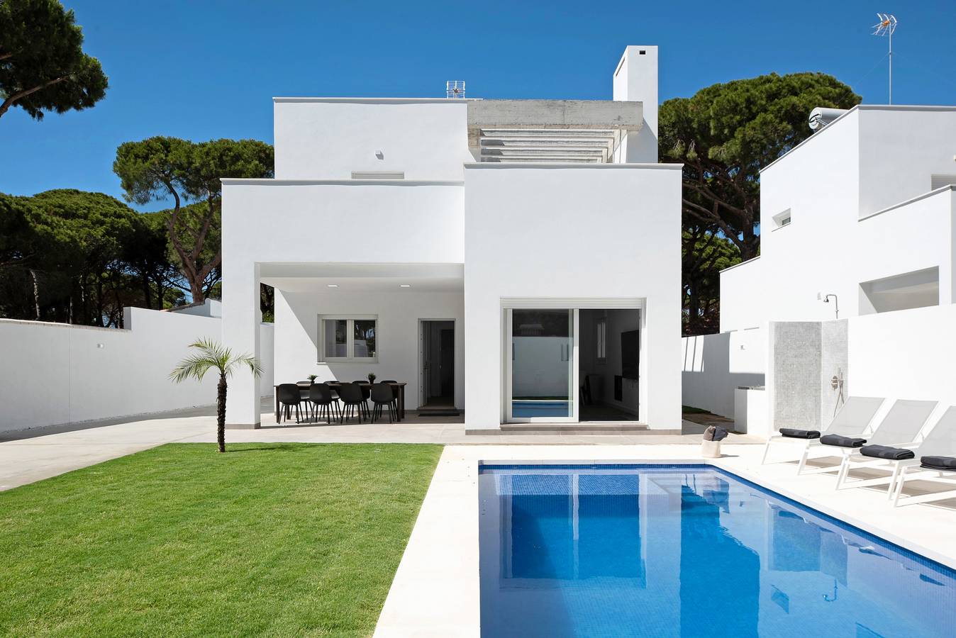 Villa 'Santa Clara 21a' with Private Pool, Wi-Fi and Air Conditioning in Playa La Barrosa, Chiclana de la Frontera