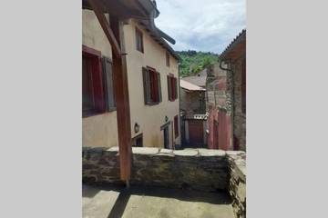 Gîte pour 8 personnes, avec terrasse, animaux acceptés à Blesle