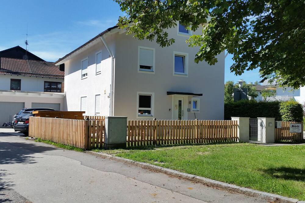 Ganze Wohnung, Ferienwohnung am Starnberger See\nim Ortszentrum, wenige Minuten vom See entfernt in Seeshaupt, Starnberger See