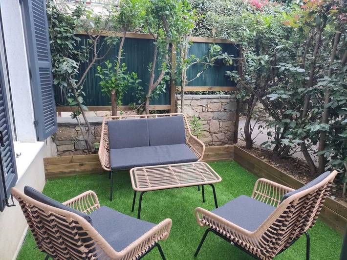 Appartement de vacances pour 6 personnes, avec piscine ainsi que terrasse et jardin