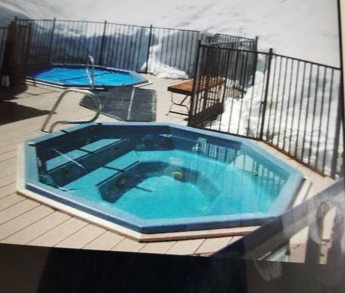 Hotel for 2 people, with sauna and pool as well as yard and hot tub in Squaw Valley
