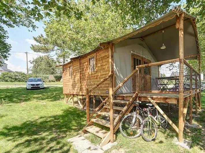Flower Camping Le Conleau - Tienda de lona y madera 4 personas - Cabane Lodge Bois sur pilotis Standard 38m² (2 habitaciones) incluida terraza cubierta de 8m². in Vannes, Côte des Mégalithes