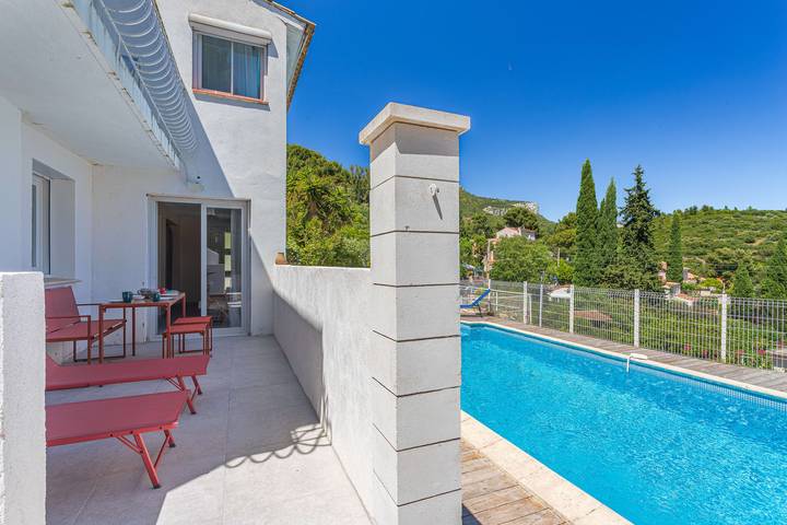 Ferienhaus für 4 Personen, mit Terrasse und Pool