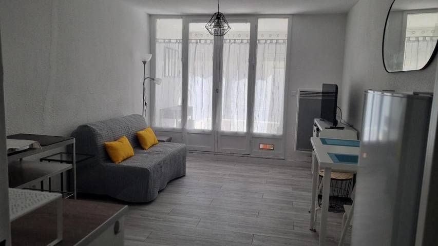 Gîte pour 4 personnes, avec terrasse dans Office De Tourisme De Gruissan - 2