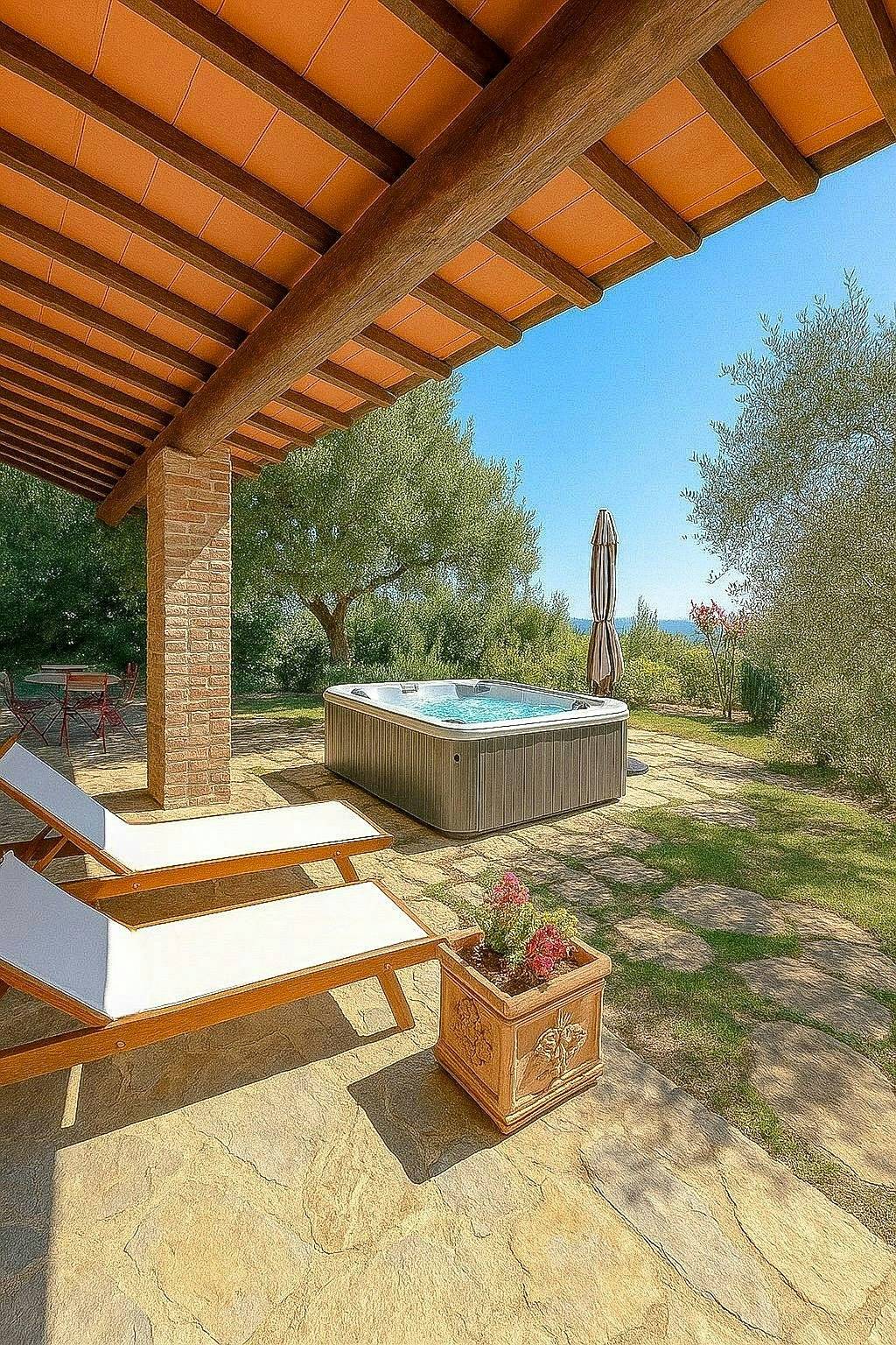 Villa mit Whirlpool in den Hügeln von Cetona in Cetona, Chianti