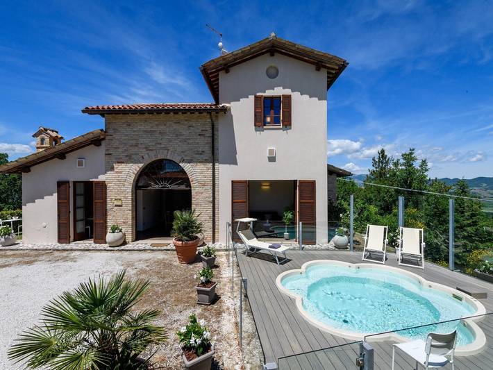 Agriturismo con piscina per 3 persone, con Terrazza e Giardino nonché Piscina in Pesaro-Urbino