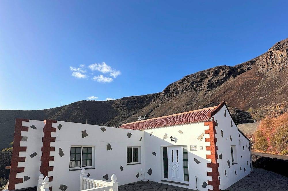 Casa Loli - Cozy Home in Tamaduste, 5 Min to Beach in Tamaduste, Valverde