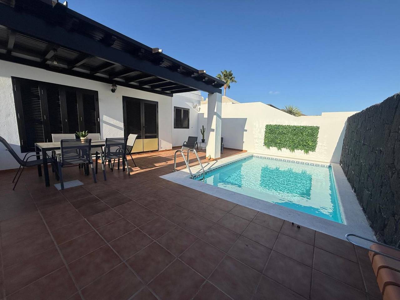 Ferienvilla „Vera“ mit Bergblick, privatem Pool und Wlan in Playa Blanca, Yaiza