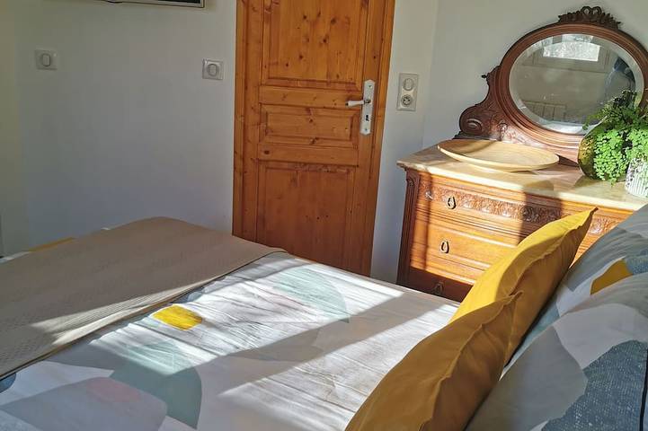 Gîte pour 2 personnes, avec jacuzzi et piscine à Le Luc - 3