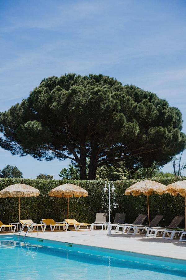 Hôtel pour 4 personnes, avec terrasse et piscine