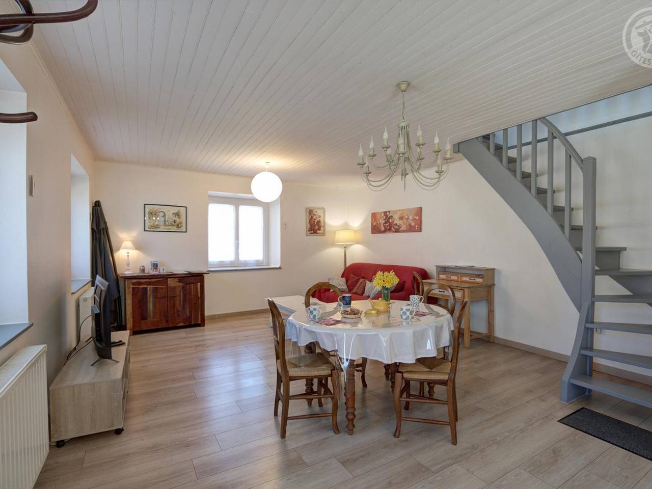 Charmant Gîte Rénové avec Jardin Privatif, Wifi inclus in Marlhes, Parc Naturel Régional du Pilat