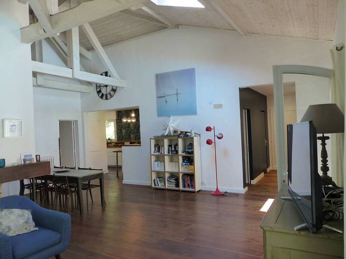Villa des Acacias avec piscine chauffée entre lac et océan. Wifi. in Lac d'Hossegor, Hossegor