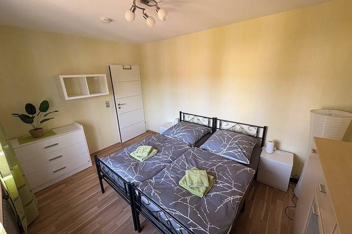 Ganze Wohnung, Stillvolle Ferienwohnung, bis zu 5 Gästen mit Kamin in Niederzwehren, Kassel