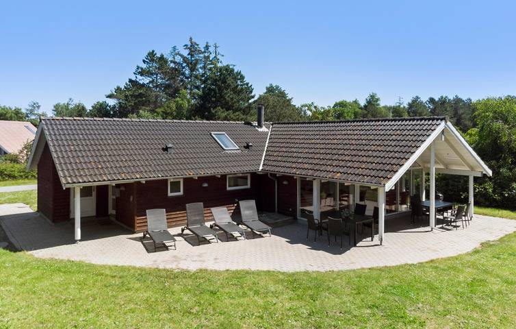 Ferienhaus für 10 Personen, mit Terrasse und Whirlpool sowie Garten und Sauna in Kramnitse
