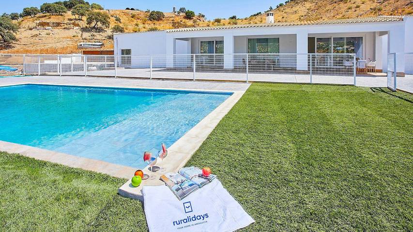 Location de vacances pour 14 personnes, avec balcon/terrasse et piscine à Olvera - 2