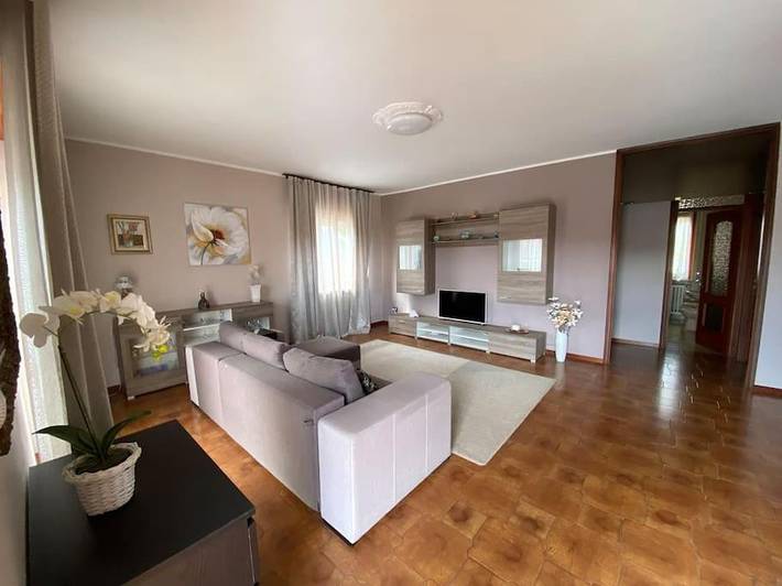 Appartamento per 6 persone, con Balcone e Terrazza nonché Giardino e Panorama a Borgomanero