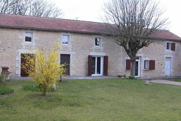 Gîte pour 6 personnes, avec jardin et piscine à Vendeuvre-du-Poitou