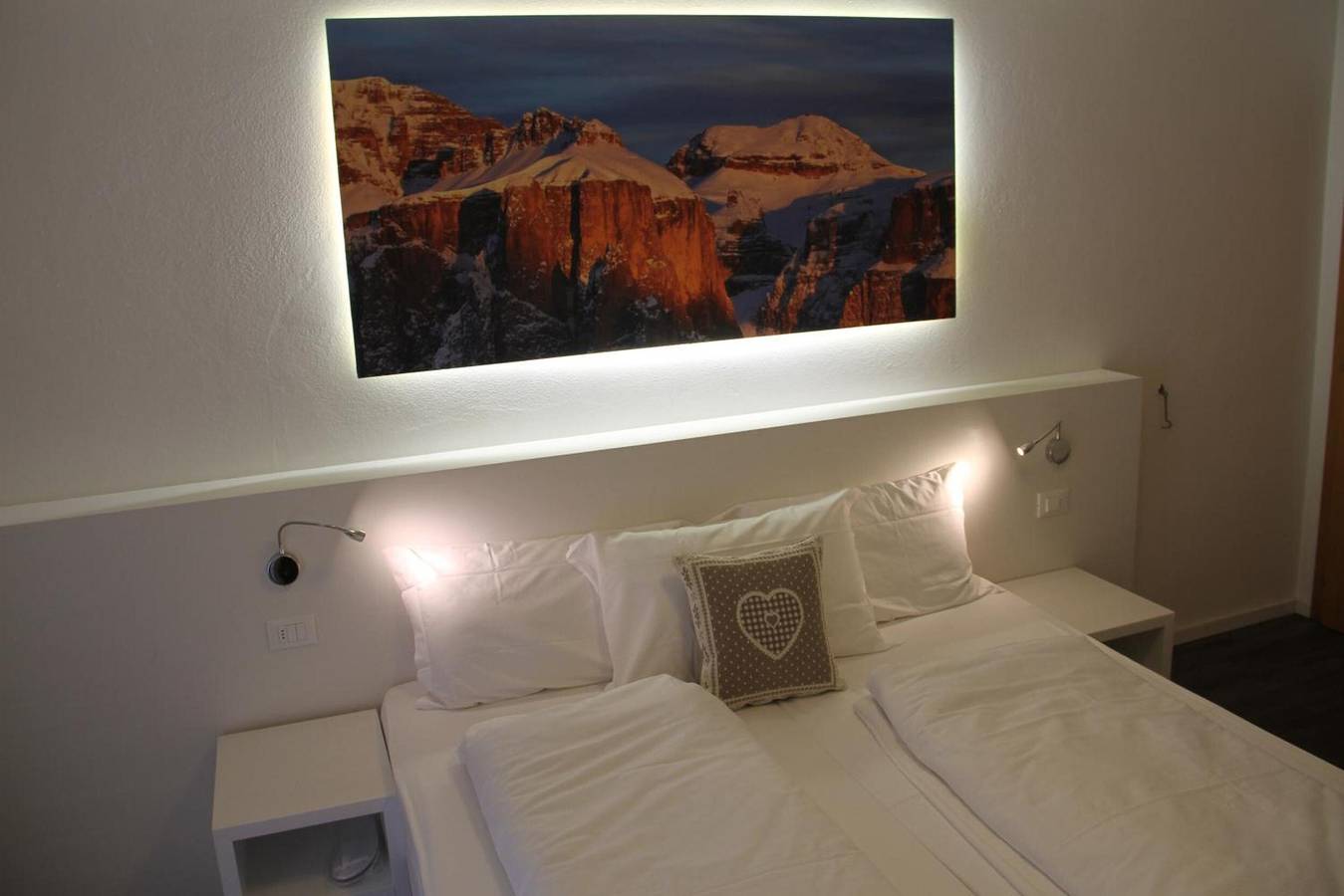 Bed and Breakfast 'Fedaia Joy' with Mountain View, Balcony and Wi-Fi in Alba (Canazei), Canazei