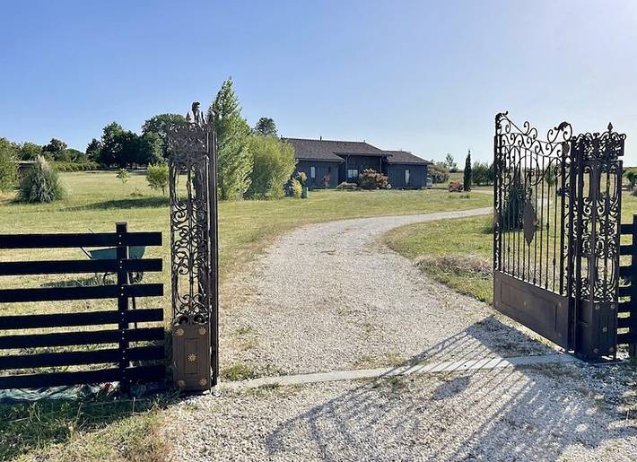 Gîte pour 4 personnes, avec jardin à Sainte-Innocence