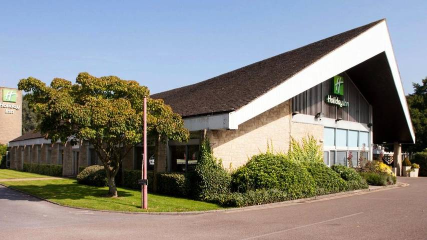 Holiday rental for 4 people, with Hot tub and Terrace as well as Garden and Pool in Swindon