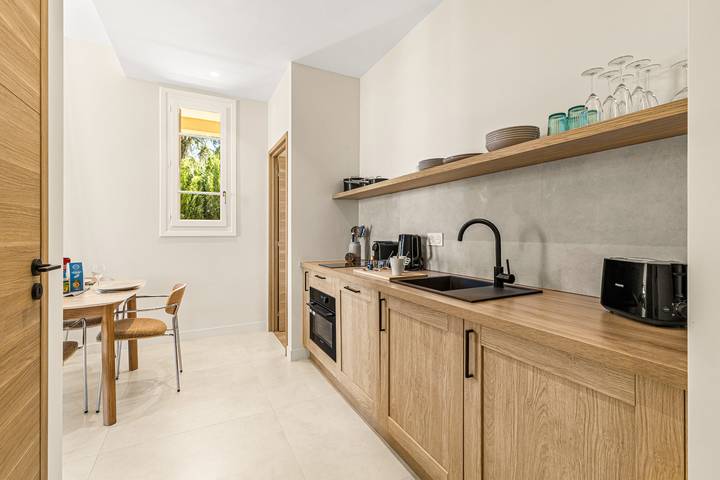Apartamento entero, 625 Liberation - Lot 5 in Saint-Laurent-du-Var, Costa mediterránea (Francia)