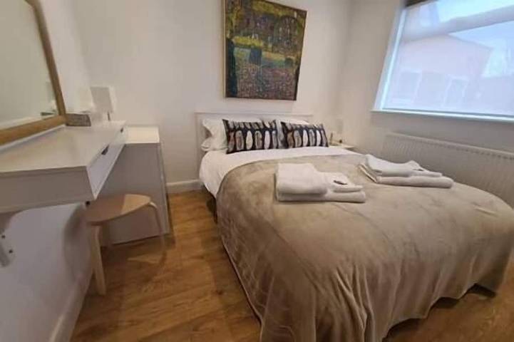 Apartment for 6 people in Luton