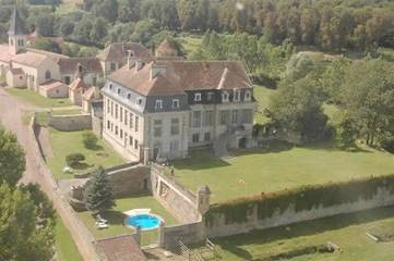 Chambre d’hôte pour 2 personnes, avec piscine et jardin à Flée