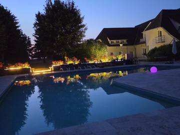 Cottage pour 2 personnes, avec jardin et terrasse ainsi que piscine et vue dans Aillant-sur-Milleron