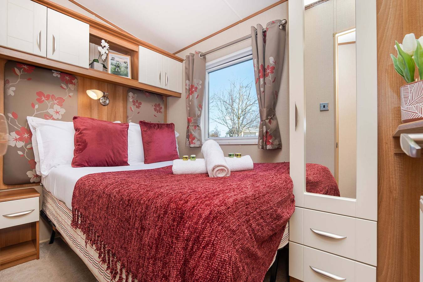 Entire apartment, Family Stay - Pet Friendly Caravan - Wi-Fi - Sleep 7 in Edinburgh and Lothian