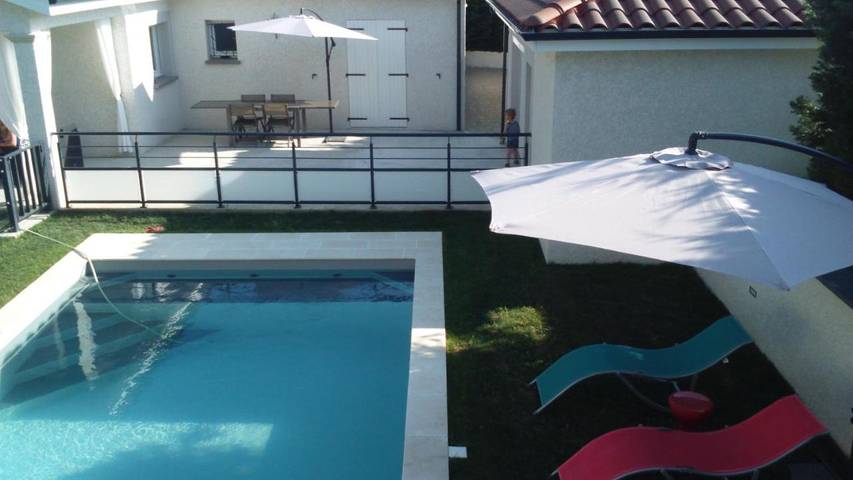 Gîte pour 2 personnes, avec terrasse et piscine dans Reventin-Vaugris - 3