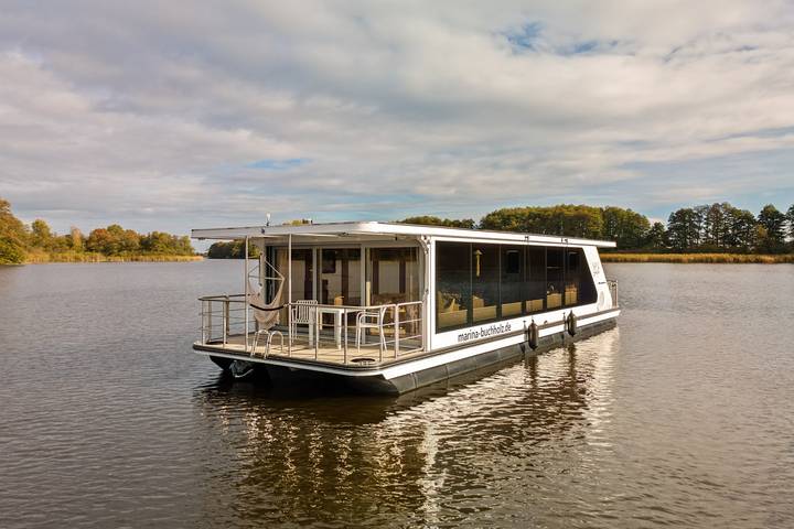 Hausboot für 2 Personen, mit Whirlpool und Terrasse sowie Sauna und Seeblick in Röbel-Müritz