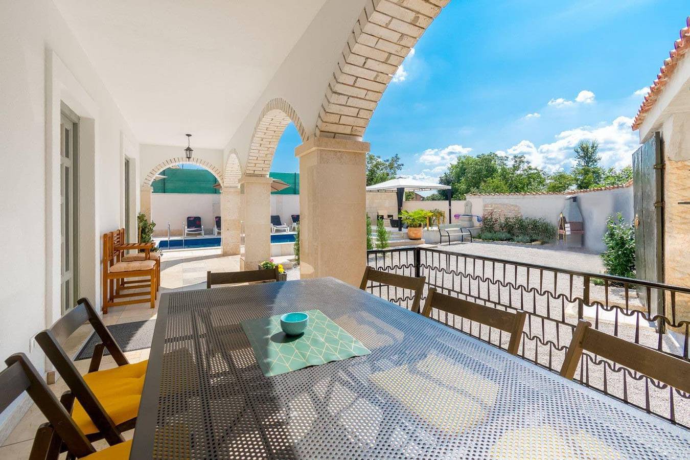 Villa Martin - Countryside Retreat with Pool in Kringa, Centraal Istrië