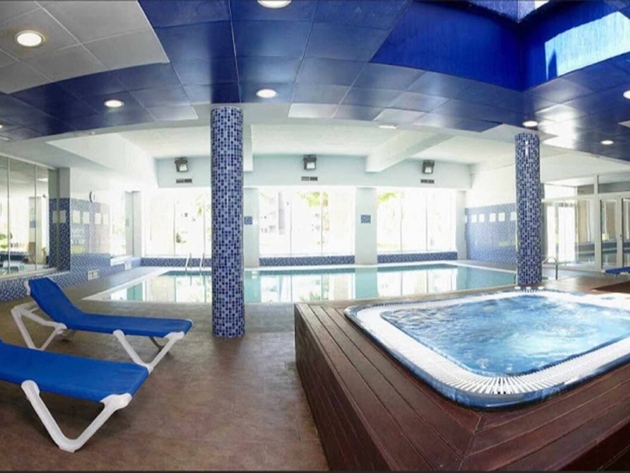 Entire apartment, Spacious 2-bedroom apartment with spa in Salou in Salou, Costa Dorada