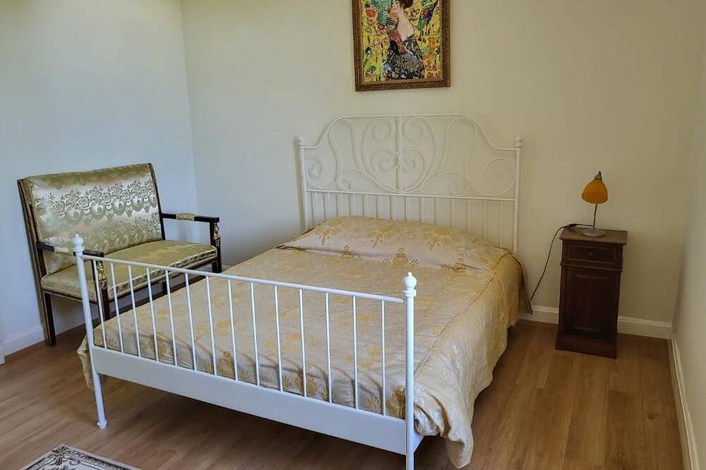 Chambre privée avec douche et lavabo in Saint-Just-d'Avray, Beaujolais