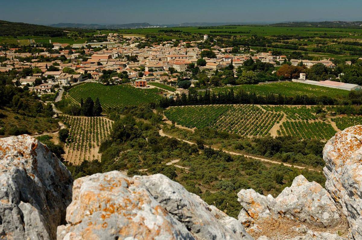 Appartement entier, One-Bedroom Apartment in Tavel, Région de Nîmes