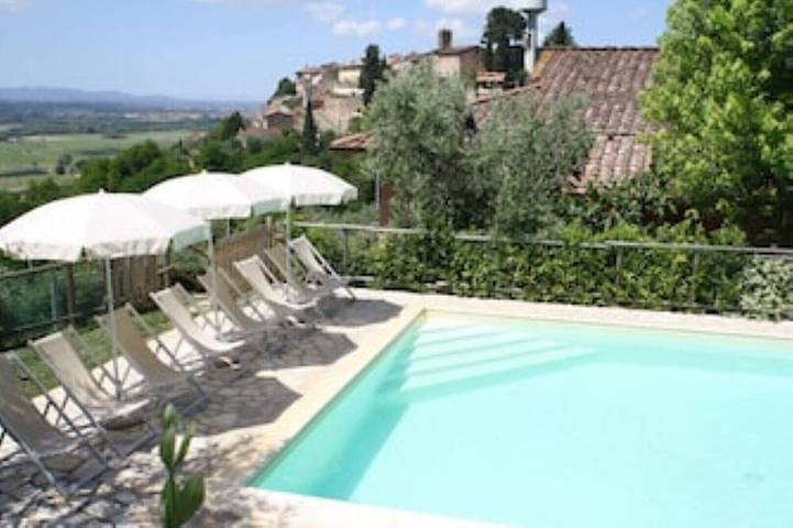 Casa vacanza per 14 persone, con giardino e idromassaggio nonché balcone in Pontedera