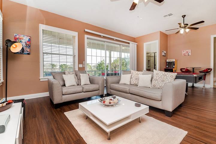 Vacation rental for 12 people, with hot tub and pool as well as yard in Celebration