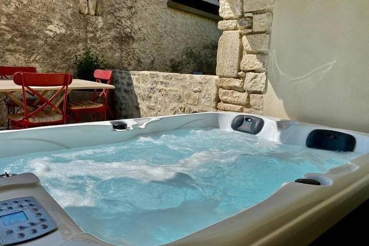Maison d’hôte pour 2 personnes, avec jardin et jacuzzi dans le Gard