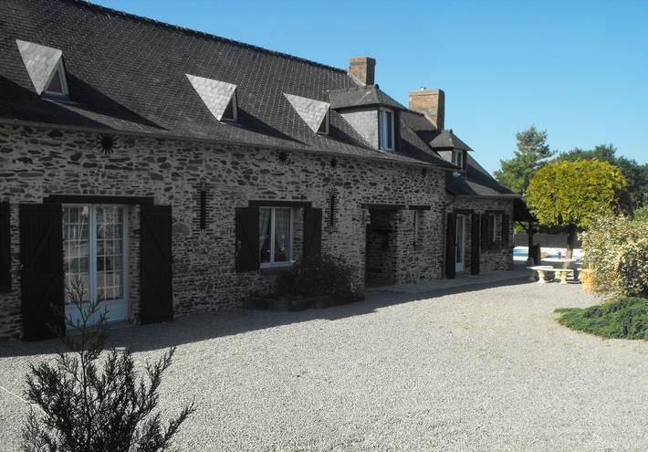 Gîte pour 12 personnes, avec piscine