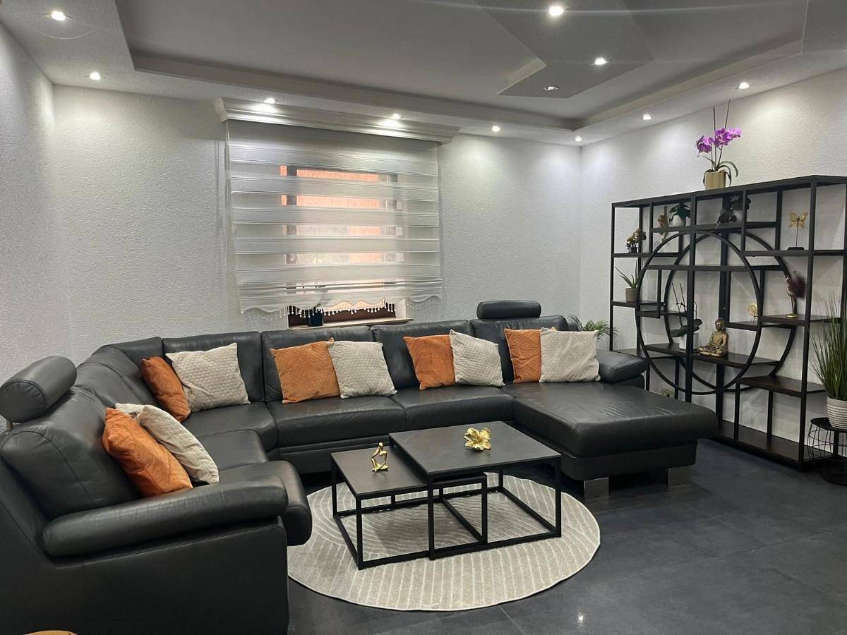 Three-Bedroom Home in Ortsbezirk Ludwigshafen-Oppau, Ludwigshafen