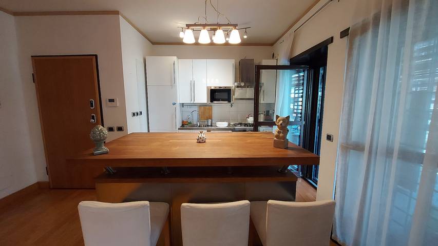 Ferienwohnung für 5 Personen, mit Balkon/Terrasse und Garten sowie Seeblick in Rom - 2