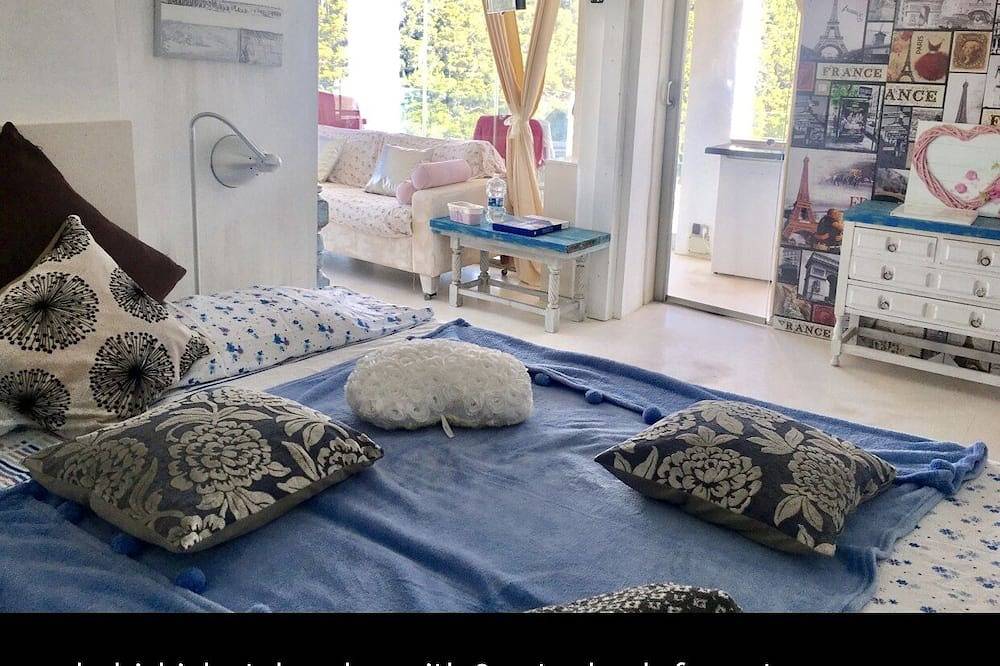 Appartement entier, Seafront Penthouse ibiza direct acces to beach breathtaking seaviews in Cala Llonga, Santa Eulària des Riu